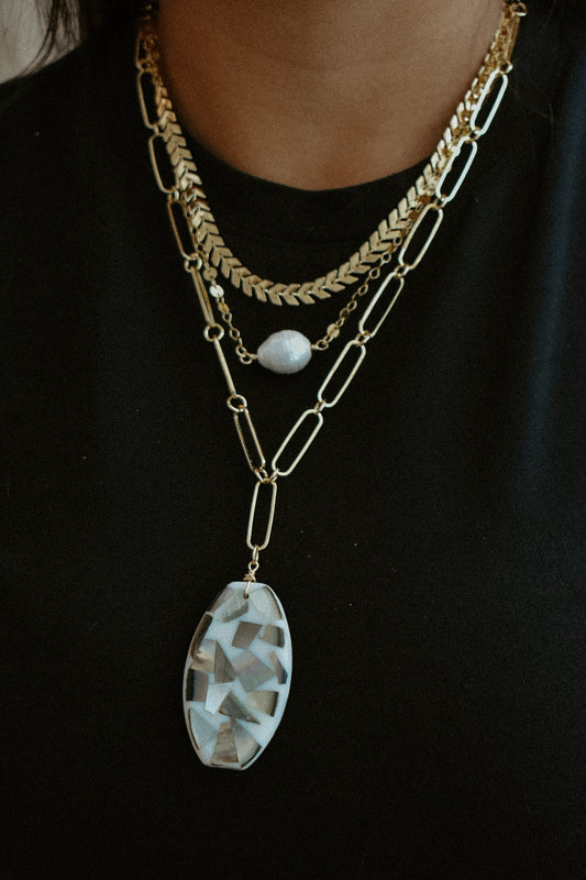 The Soft Glow Necklace